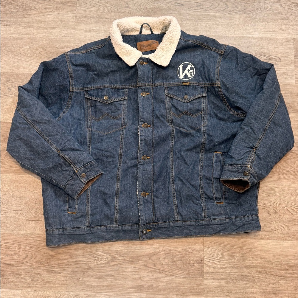 Men’s Wrangler Denim Jacket with Sherpa Lining